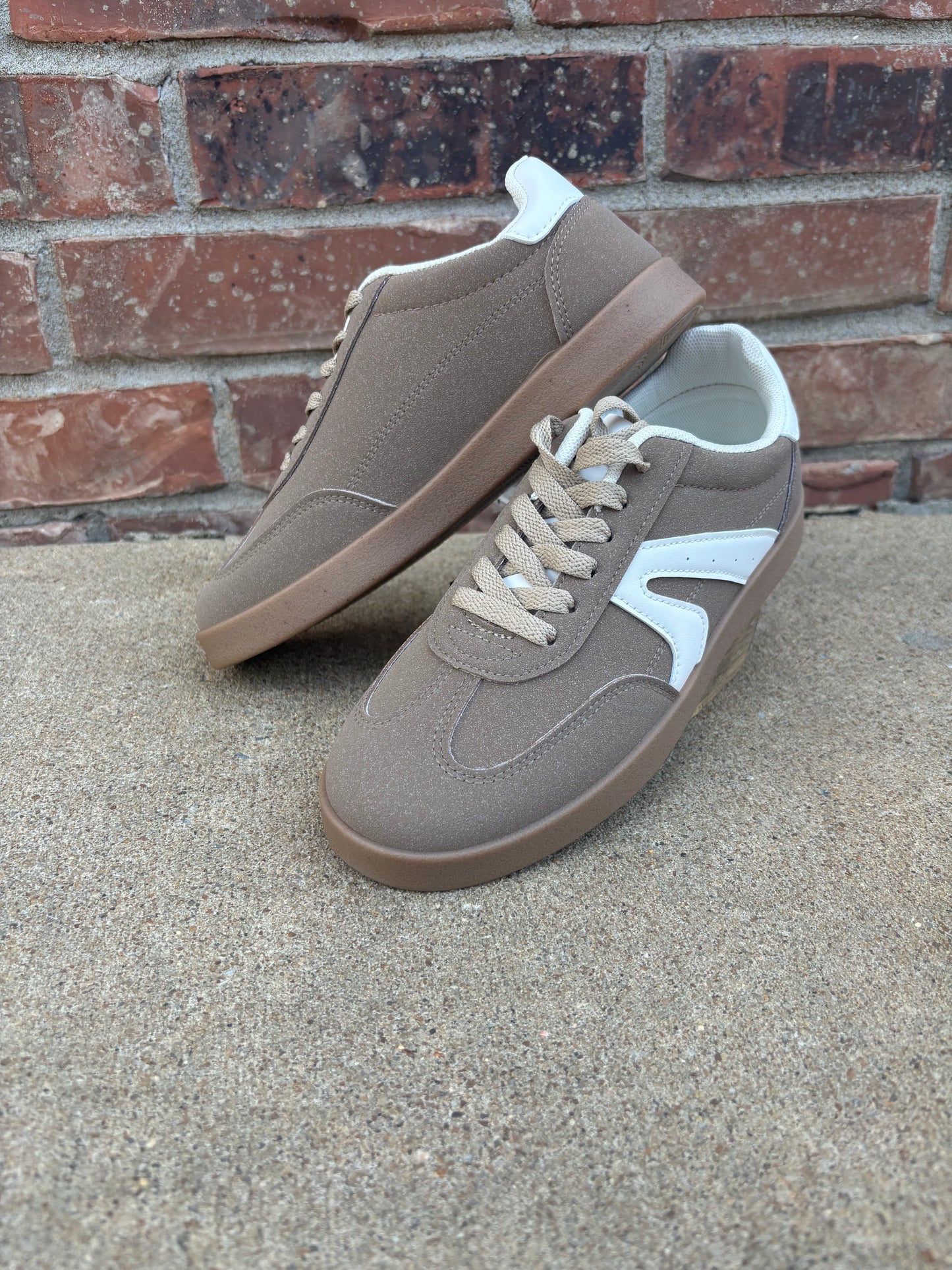 Cafe Run Sneaker