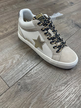 Load image into Gallery viewer, VH Bounce 35 Sneakers