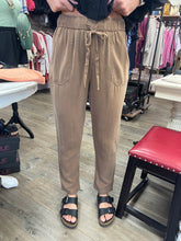 Load image into Gallery viewer, Tencel Tapered Pants