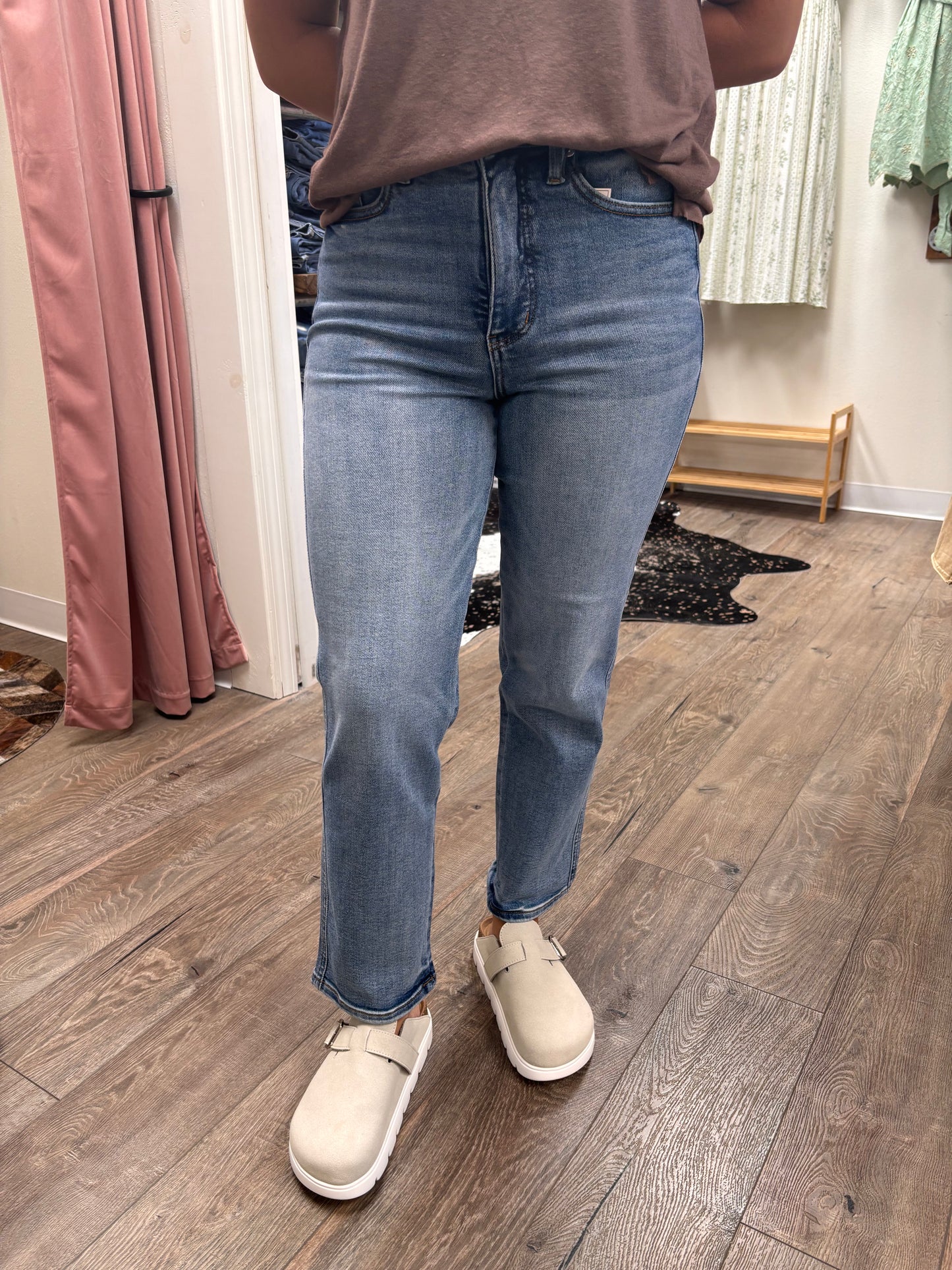 Peggy Ankle Straight Jeans