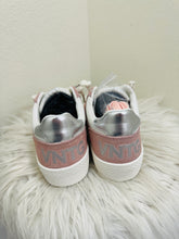 Load image into Gallery viewer, Fast 4 VH Sneakers