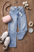 Load image into Gallery viewer, Lola MR Petite Straight Jeans