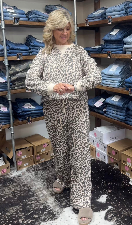 Weekend in Leopard Set