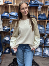 Load image into Gallery viewer, Darling Thread Floral Top