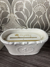 Load image into Gallery viewer, Bourbon Royalty 20 oz Marquis Collection Candle