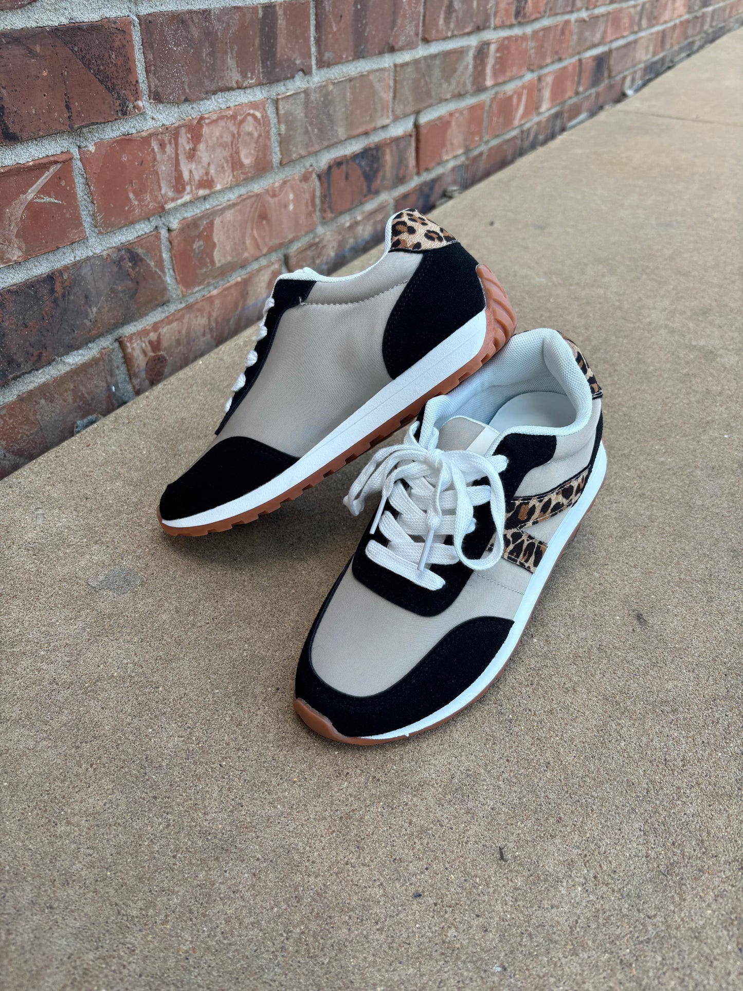 Joel Leopard Sneaker