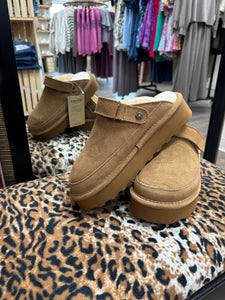 Chestnut Creek Clogs