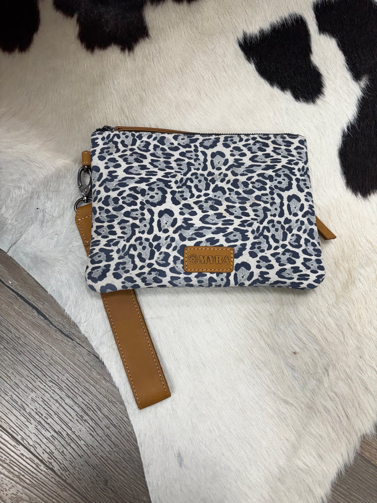 Sable Trail Pouch Bag