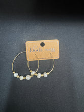 Load image into Gallery viewer, Freshwater Pearl Hoop Earrings