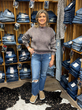 Load image into Gallery viewer, Cecilia HR Kick Fkare Jeans