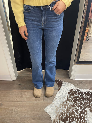 Amber MR Bootcut Jeans