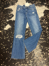 Load image into Gallery viewer, Cecilia HR Kick Fkare Jeans