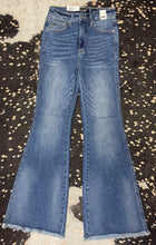 Load image into Gallery viewer, Fray Hem Flare Jeans