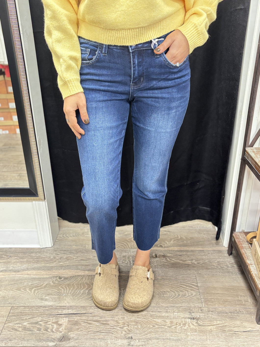 Katie MR Cropped Straight Jeans