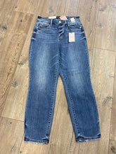 Load image into Gallery viewer, MidRise 27.5&quot; Clean Boyfriend Jeans
