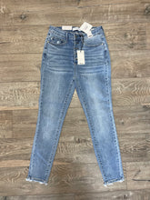 Load image into Gallery viewer, Judy Blue Button Fly Skinnies